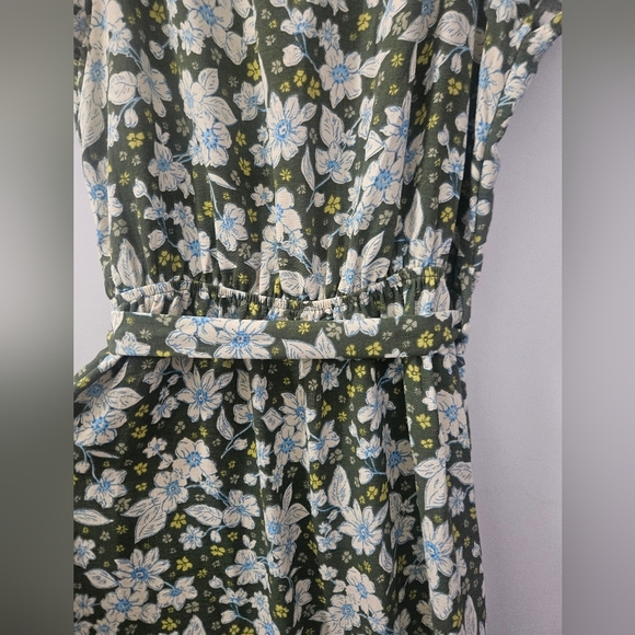 Monteau sz.M Floral olive green midi dress with front split and tie waist. - Picture 9 of 10